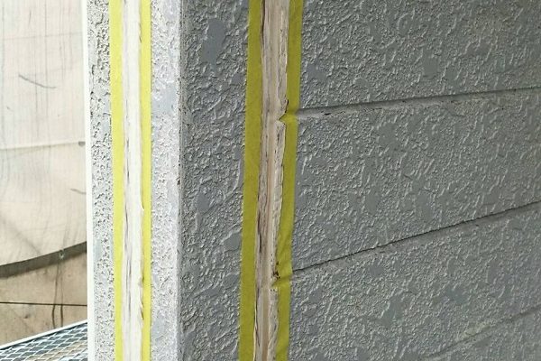 静岡県浜松市　外壁塗装　付帯部塗装　雨戸　下地処理　オートンイクシード